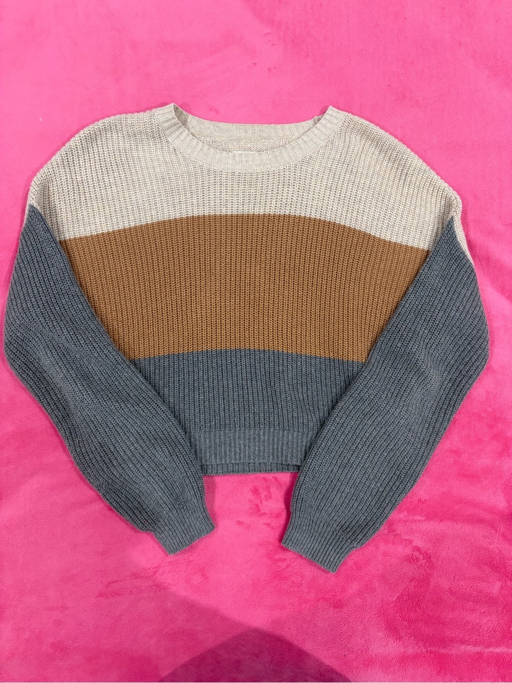 Hollister Cropped Colorblock Sweater in Cream, Brown & Gray